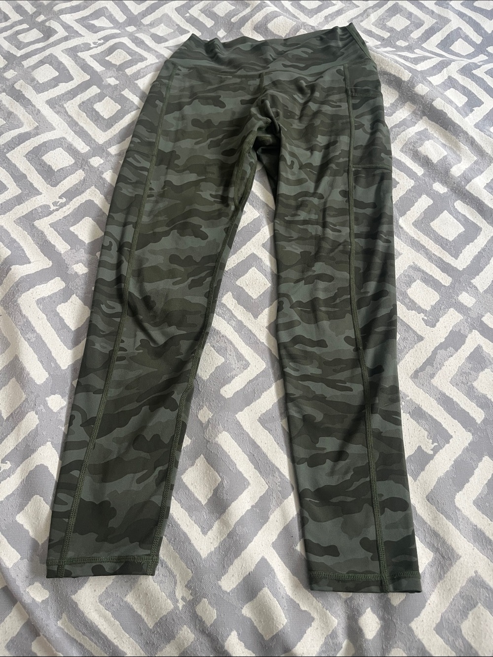 Colorfulkoala Camo Active Leggings - Olive Green